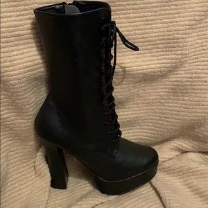 Platform black lace up boots with zipper